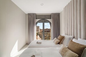 3 bedrooms, iron/ironing board, internet, bed sheets