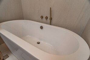 Asciugacapelli, asciugamani, sapone, carta igienica