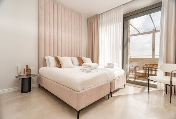 3 bedrooms, iron/ironing board, internet, bed sheets