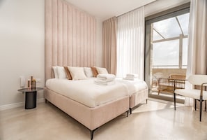 3 bedrooms, iron/ironing board, internet, bed sheets