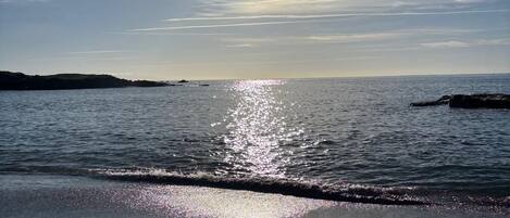 På stranden og solsenger