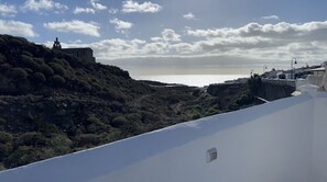 Property grounds - Vidamar; único por sus 163 m².
Vistas al mar, montaña, Teide y monte. (Abades)