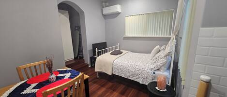 Bügeleisen/Bügelbrett, WLAN, Bettwäsche