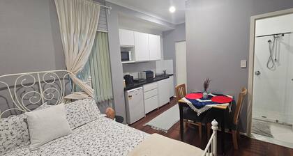 Peaceful self-contained studio own entrance