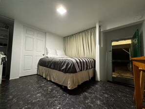 Iron/ironing board, WiFi, bed sheets - Cozy studio in peaceful Kailua-Kona with refreshing AC (Kailua-Kona)