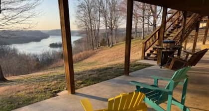 Lake View House – Luxury Retreat for up to 10