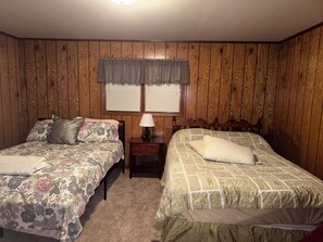 3 bedrooms, iron/ironing board, WiFi, bed sheets - Lake View House – Luxury Retreat for up to 10 (Byrdstown)