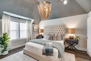 3 slaapkamers, een strijkplank/strijkijzer, internet, beddengoed