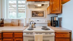 Unclassified image, 4 of 30, button - Stay at Harry's Cottage, a peaceful 2 bedroom 1 bath at Gahr Farm Nature Reserve (McMinnville)