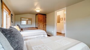 Unclassified image, 5 of 30, button - Stay at Harry's Cottage, a peaceful 2 bedroom 1 bath at Gahr Farm Nature Reserve (McMinnville)