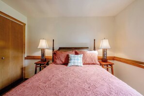 2 chambres, fer et planche à repasser, Wi-Fi gratuit, draps fournis