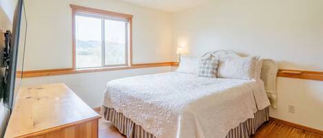 2 bedrooms, iron/ironing board, free WiFi, bed sheets