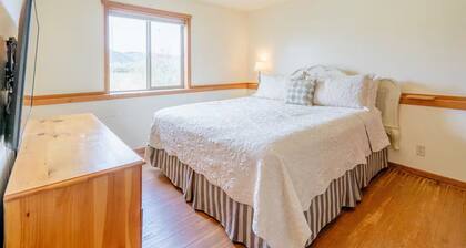 Stay at Willow Cottage, a peaceful 2 bedroom 1 bath at Gahr Farm Nature Reserve