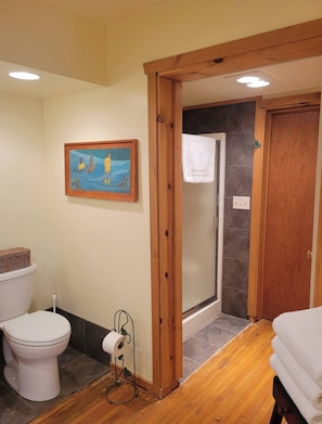 Shower, hair dryer, towels, soap - Stay at Willow Cottage, a peaceful 2 bedroom 1 bath at Gahr Farm Nature Reserve (McMinnville)