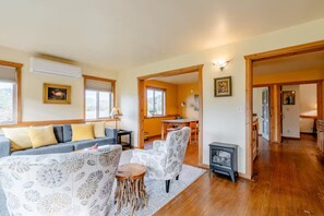 Smart TV, DVD player, books, music library