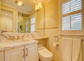 Shower, bidet, towels, soap - Cozy Oasis with Pool & Fireplace (West Hempstead)