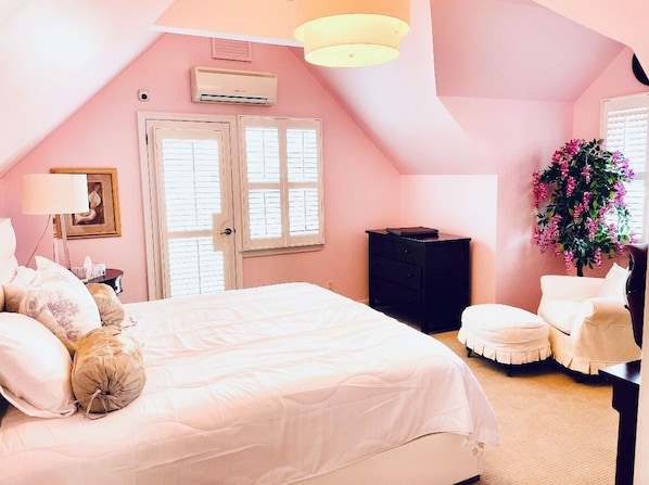 4 habitaciones, tabla de planchar con plancha, wifi y ropa de cama