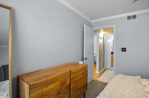1 bedroom, desk, iron/ironing board, free WiFi