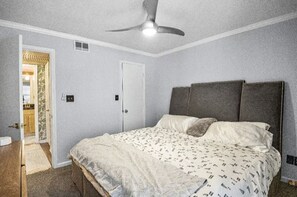 1 bedroom, desk, iron/ironing board, free WiFi