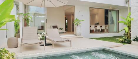 Signature Villa, Private Pool, Garden View | Interior