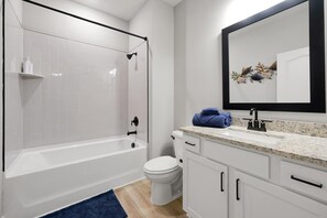 Dusche, Handtücher, Seife, Toilettenpapier