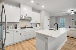 Micro-ondas, fogão, cooktop, lava-louças