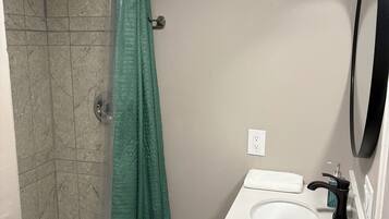 Toallas, jabón, papel de baño