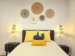 Tabla de planchar con plancha, wifi y ropa de cama 