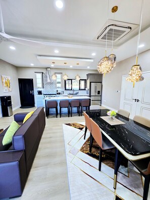 Dining - 10BR Golden Pear Villa-MS, Sea View – Family/Group Ready (Saint George)