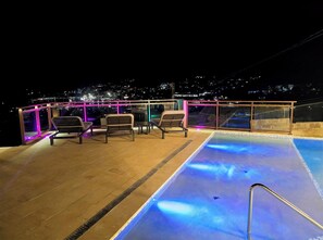 Outdoor pool - 10BR Golden Pear Villa-MS, Sea View – Family/Group Ready (Saint George)