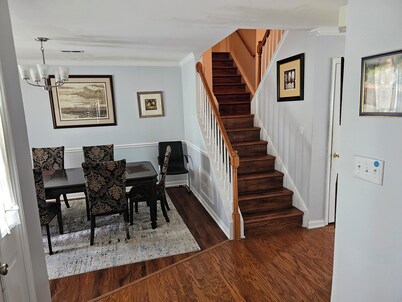 Clean Bedroom in a Single Family Home for One Guest Only. Room A