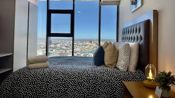 Een strijkplank/strijkijzer, wifi, beddengoed