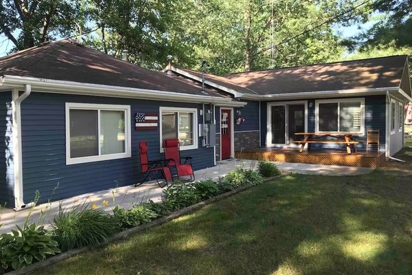 Nice deck with picnic table and sliding door to kitchen