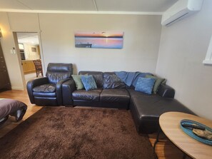 Living area - Jack's Shack Kingscote (Kingscote)