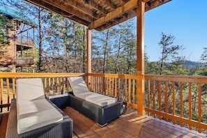 Property grounds - Themed 6BR Cabin - Hot Tub, Game Room/Theatre Room, Fire Pit - Custom Bunk Rooms (Pigeon Forge)
