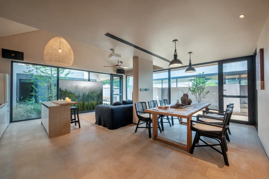 Economy Double Room, Courtyard View | Living area