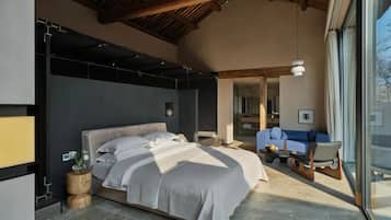 Daunenbettdecken, kostenlose Minibar, Schreibtisch