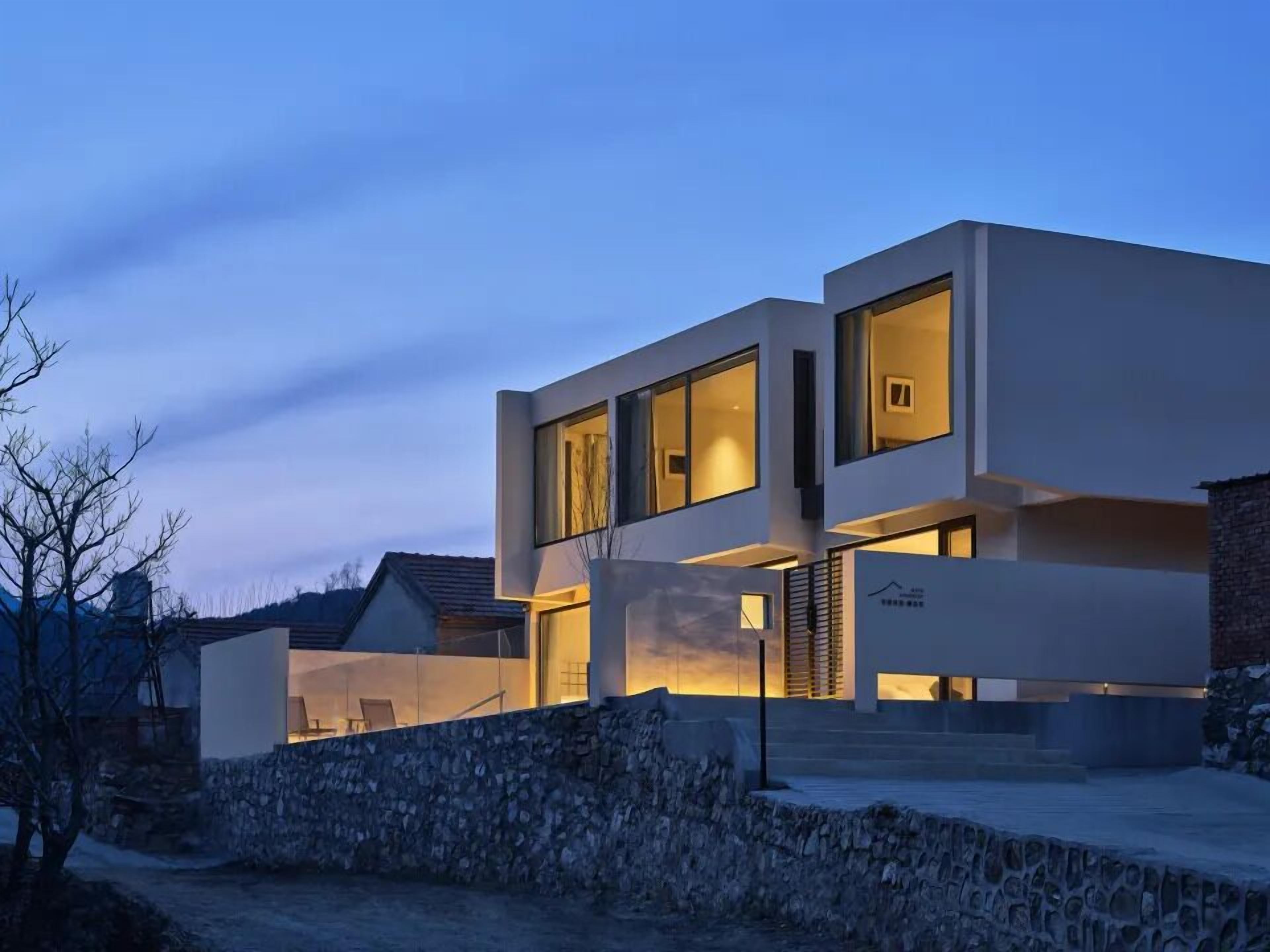 럭셔리 스튜디오 스위트, 마당 전망 | 오리/거위털 이불, 무료 미니바, 책상, 노트북 작업 공간