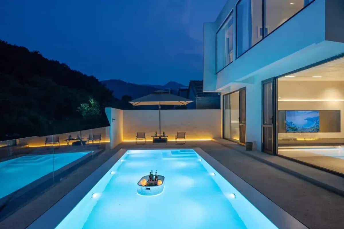 Private pool
