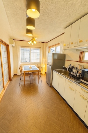 Private kitchen. Lake View Entire House|Relaxing Private Stay in Nature