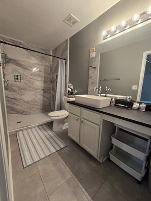 Shower, hair dryer, towels, soap - Entire Home. 1BR Atlanta Luxury Retreat  Private Suite Minutes from ATL Airport. (Atlanta)