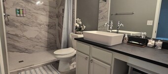Entire Home. 1BR Atlanta Luxury Retreat  Private Suite Minutes from ATL Airport.