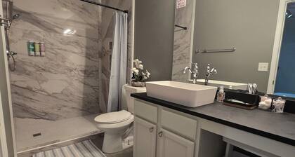 Entire Home. 1BR Atlanta Luxury Retreat Private Suite Minutes from ATL Airport.