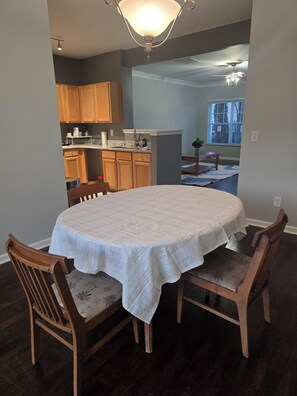 Dining - Entire Home. 1BR Atlanta Luxury Retreat  Private Suite Minutes from ATL Airport. (Atlanta)