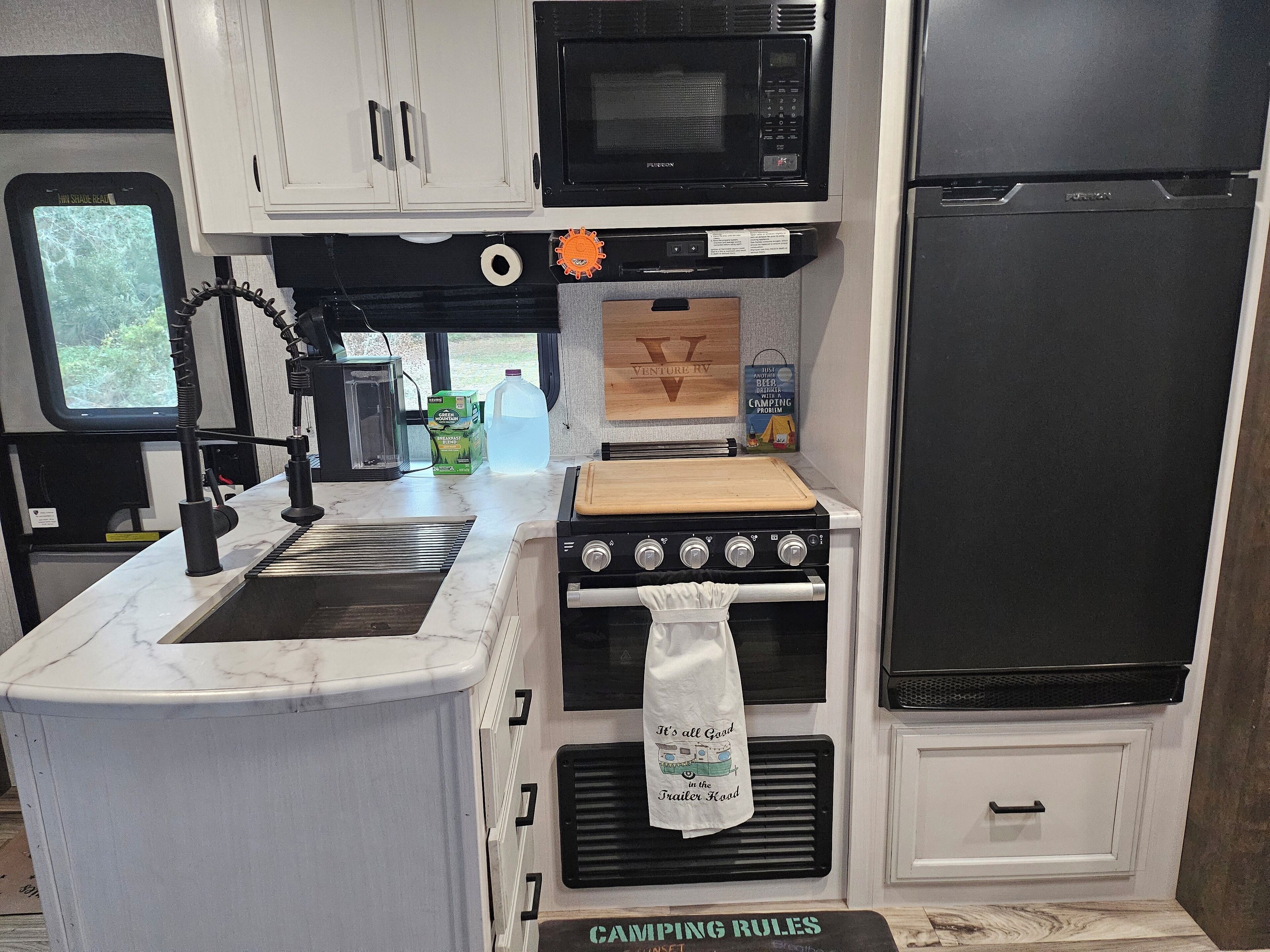 Mikrobølgeovn, ovn og kokeplater