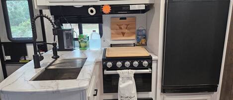 Mikrobølgeovn, ovn og kokeplater