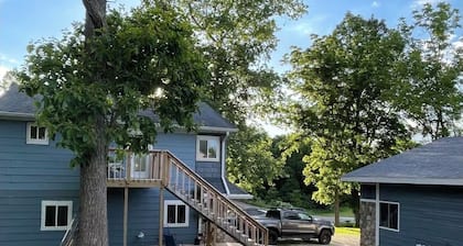 8 miles From IU Campus: Country & Quiet 2-BR apt in charming Ellettsville
