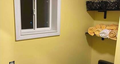 8 miles From IU Campus: Country & Quiet 2-BR apt in charming Ellettsville
