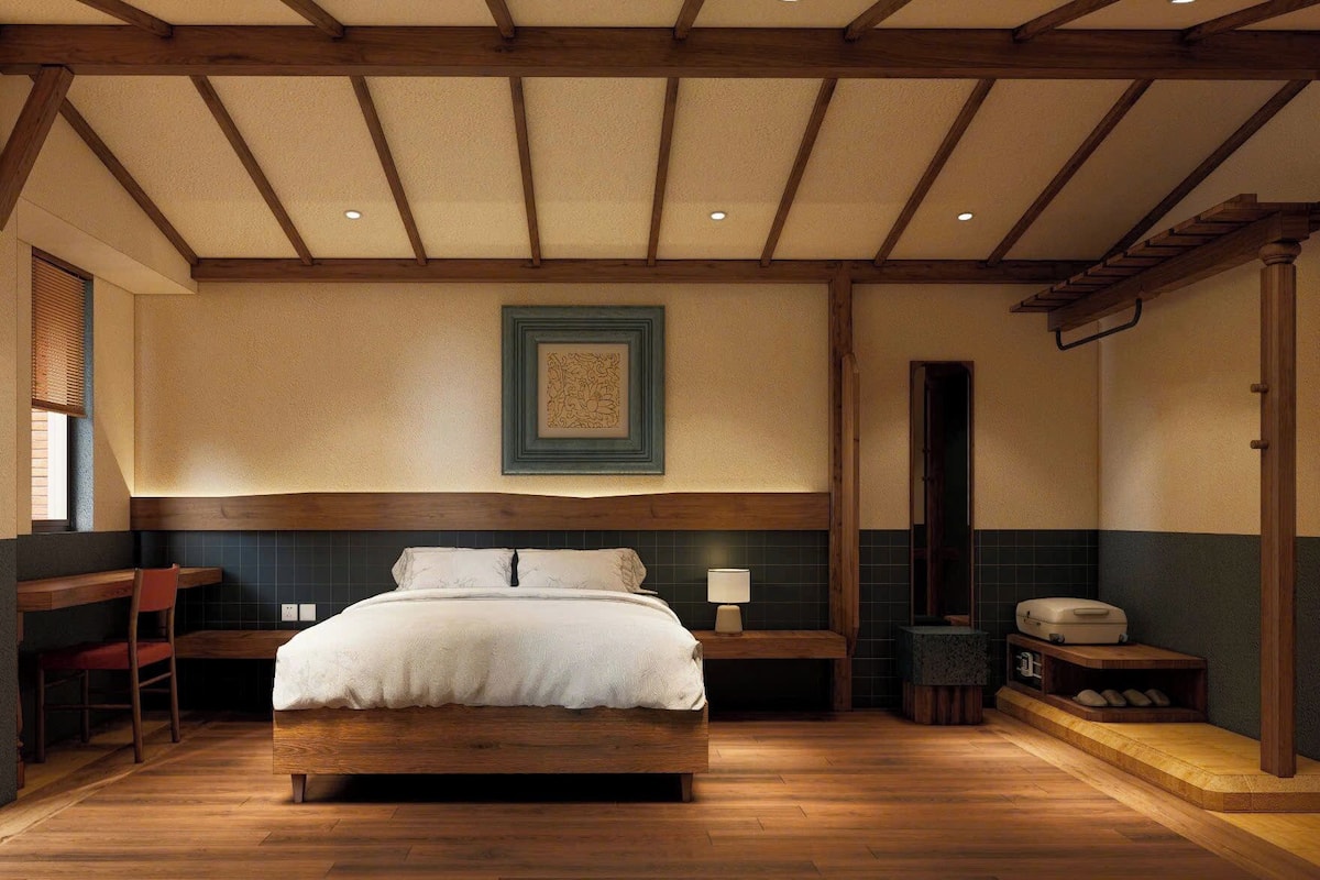 Deluxe Double Room, Bathtub | In-room safe, desk, laptop workspace, blackout drapes