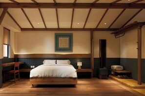 Deluxe Double Room, Bathtub | In-room safe, desk, laptop workspace, blackout drapes - Olwen Boutique Hotel (Ngu Hanh Son Ward)